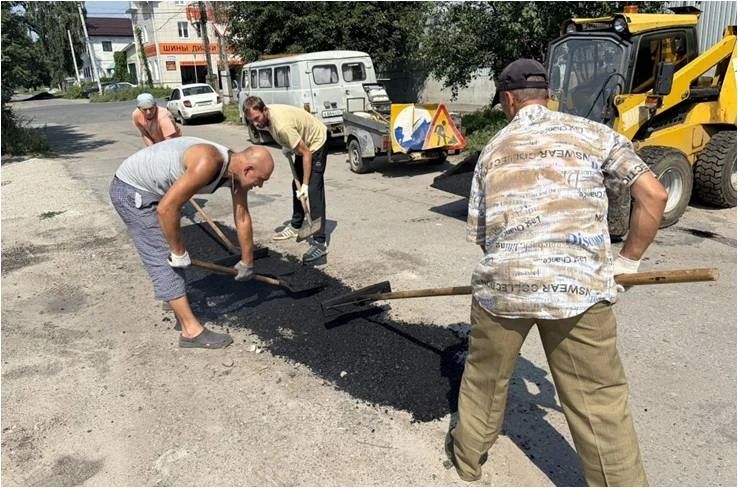 Ульяновские дорожники завершают асфальтирование подъездов к СНТ «Свияга» Ульяновские дорожники завершают асфальтирование подъездов к СНТ «Свияга»