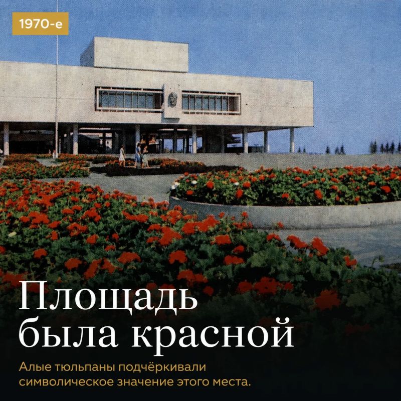 Площадь Ленина успела побыть красной, разноцветной и даже фиолетовой Площадь Ленина успела побыть красной, разноцветной и даже фиолетовой