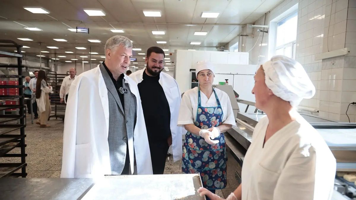 Губернатор Алексей Русских оценил результаты модернизации кондитерского производства благодаря займам регионального ФРП