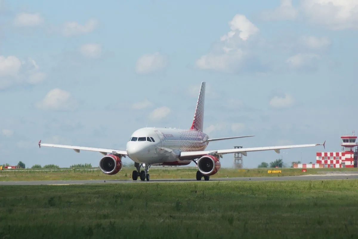 В международном аэропорту Ульяновск в поселке Баратаевка 6 августа задерживаются шесть рейсов