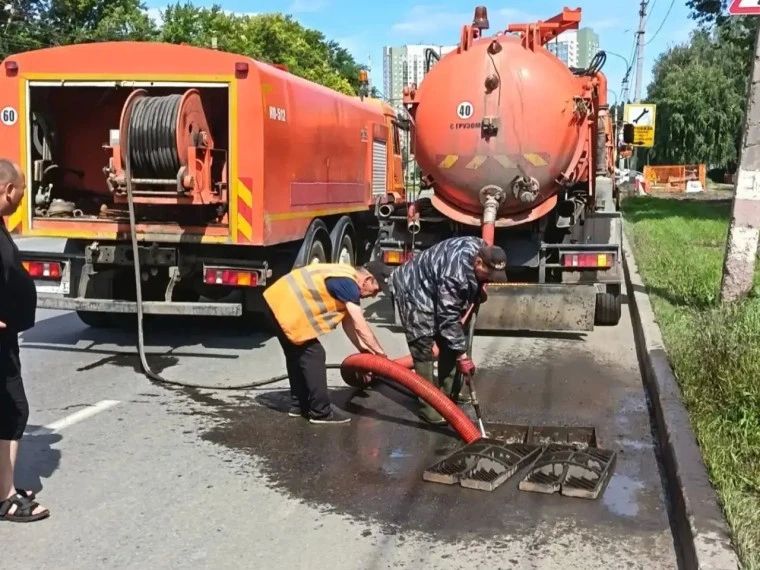 В Ульяновске 5 августа отремонтировали две тысячи квадратных метров дорог В Ульяновске 5 августа отремонтировали две тысячи квадратных метров дорог