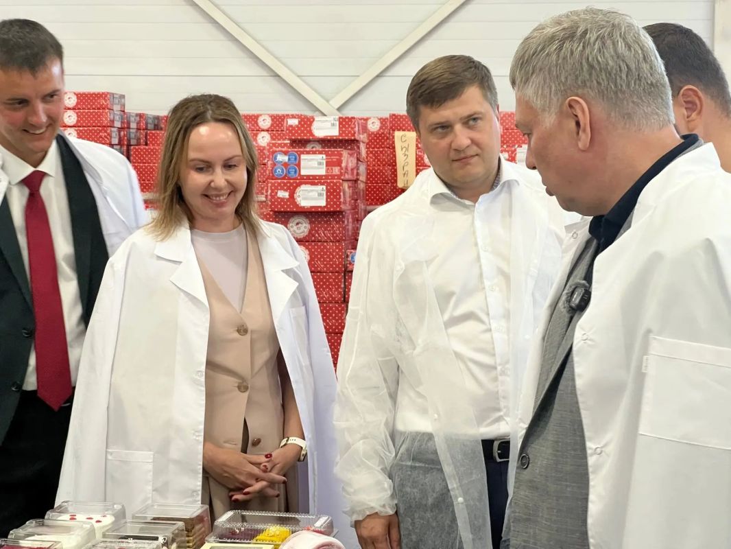 Губернатор Алексей Русских оценил результаты модернизации кондитерского производства благодаря займам регионального ФРП Губернатор Алексей Русских оценил результаты модернизации кондитерского производства благодаря займам регионального ФРП