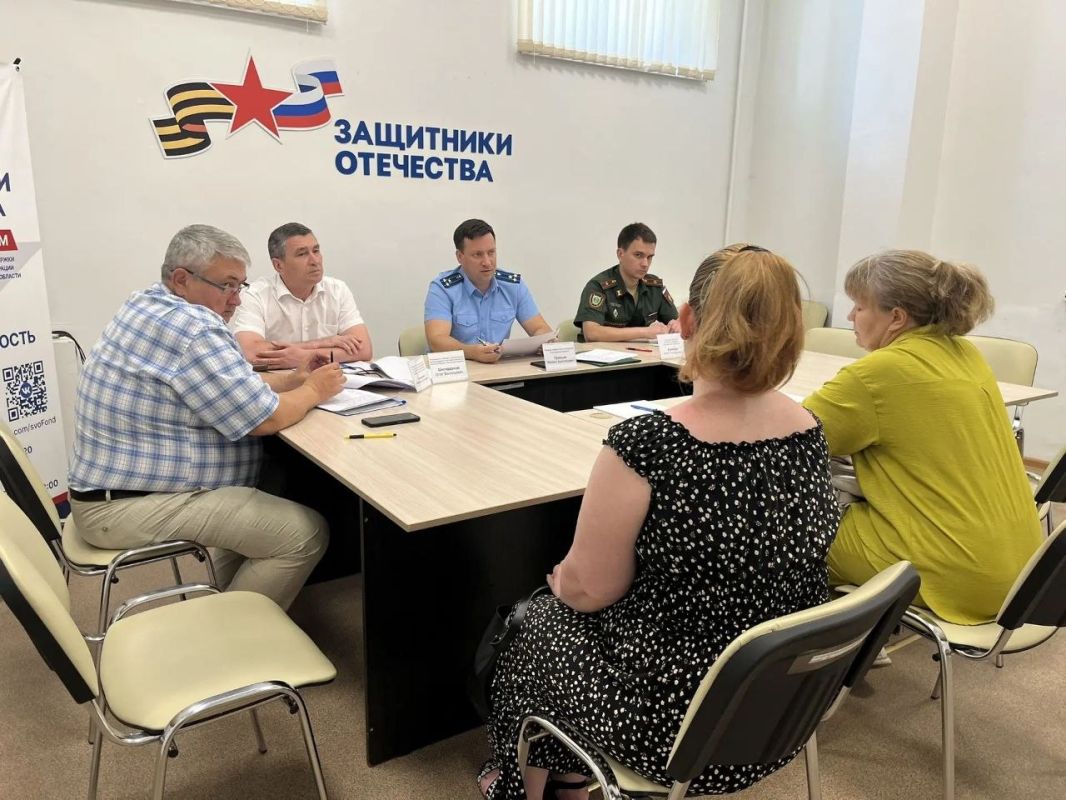Первый заместитель прокурора Ульяновской области Михаил Гриньке провел совместно с представителем военной прокуратуры Ульяновского гарнизона личный прием граждан в региональном филиале Государственного фонда поддержки... Первый заместитель прокурора Ульяновской области Михаил Гриньке провел совместно с представителем военной прокуратуры Ульяновского гарнизона личный прием граждан в региональном филиале Государственного фонда поддержки...
