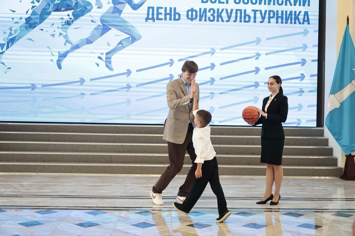 Алексей Русских: Сегодня в нашем регионе работает Андрей Кириленко — президент Российской федерации баскетбола, призёр Олимпийских игр, чемпион Европы, заслуженный мастер спорта России Алексей Русских: Сегодня в нашем регионе работает Андрей Кириленко — президент Российской федерации баскетбола, призёр Олимпийских игр, чемпион Европы, заслуженный мастер спорта России