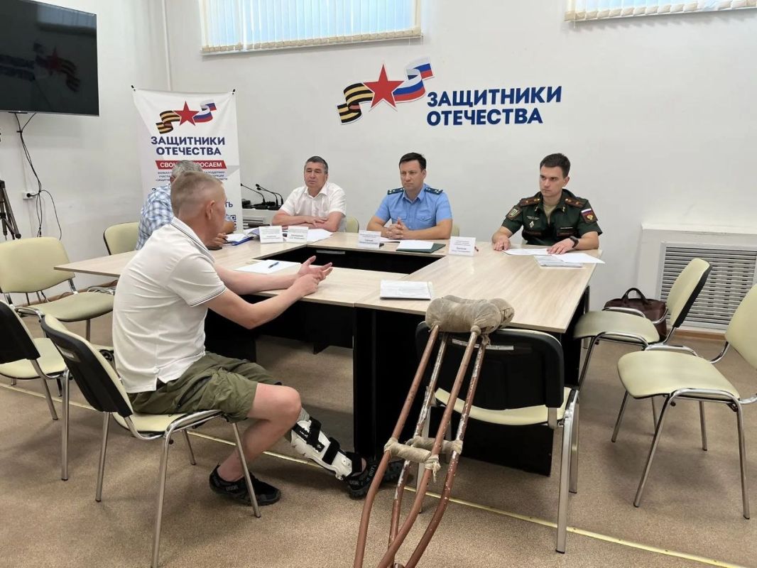 Первый заместитель прокурора Ульяновской области Михаил Гриньке провел совместно с представителем военной прокуратуры Ульяновского гарнизона личный прием граждан в региональном филиале Государственного фонда поддержки... Первый заместитель прокурора Ульяновской области Михаил Гриньке провел совместно с представителем военной прокуратуры Ульяновского гарнизона личный прием граждан в региональном филиале Государственного фонда поддержки...