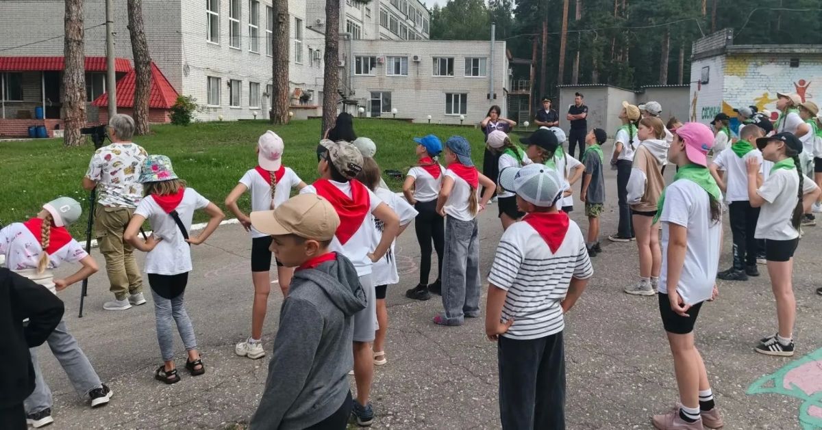 В Димитровграде полицейские и общественники провели «Зарядку со стражем порядка» в санатории «Сосновый бор» В Димитровграде полицейские и общественники провели «Зарядку со стражем порядка» в санатории «Сосновый бор»