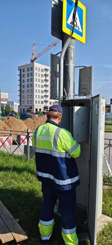 В Ульяновске обновляют разметку пешеходных переходов рядом с учреждениями образования В Ульяновске обновляют разметку пешеходных переходов рядом с учреждениями образования