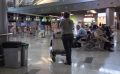В аэропорту Домодедово введены временные ограничения на приём и выпуск рейсов, он работает по согласованию с соответствующими органами — Росавиация