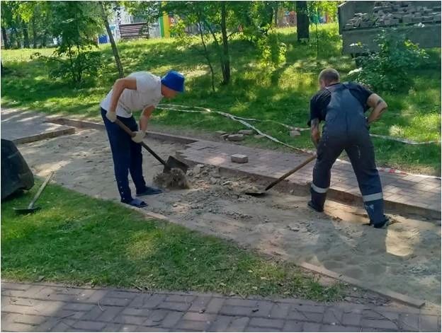 Городские службы продолжают устранять последствия непогоды Городские службы продолжают устранять последствия непогоды