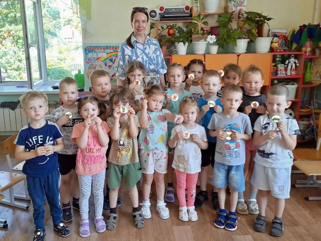 В 3 корпусе детского сада №62 "Ягодка" cотрудники Дирекции безопасности дорожного движения провели для ребят полезные и интересные занятия по правилам дорожного движения! В 3 корпусе детского сада №62 "Ягодка" cотрудники Дирекции безопасности дорожного движения провели для ребят полезные и интересные занятия по правилам дорожного движения!
