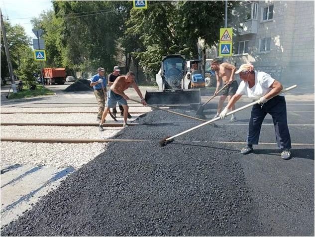 Городские службы продолжают устранять последствия непогоды Городские службы продолжают устранять последствия непогоды