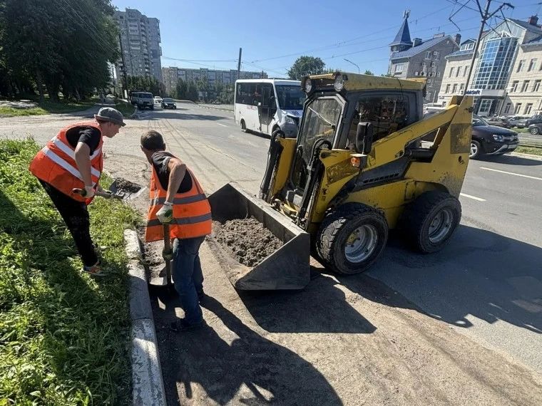 За 11 августа ульяновские дорожники обновили разметку пешеходных переходов у семи школ За 11 августа ульяновские дорожники обновили разметку пешеходных переходов у семи школ