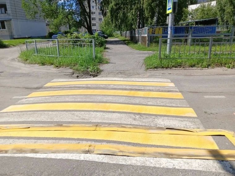 За 11 августа ульяновские дорожники обновили разметку пешеходных переходов у семи школ За 11 августа ульяновские дорожники обновили разметку пешеходных переходов у семи школ