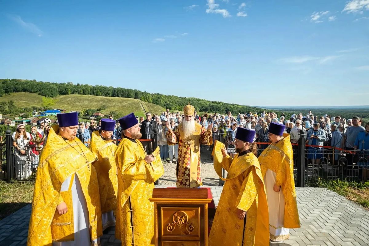 Митрополит Лонгин отслужил литургию в часовне на Никольской горе в Ульяновской области