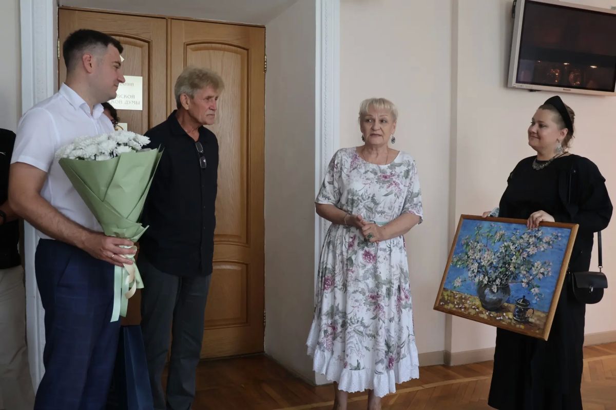В Ульяновской Городской Думе открылась выставка Людмилы Слесарской «Мелодии лета» В Ульяновской Городской Думе открылась выставка Людмилы Слесарской «Мелодии лета»
