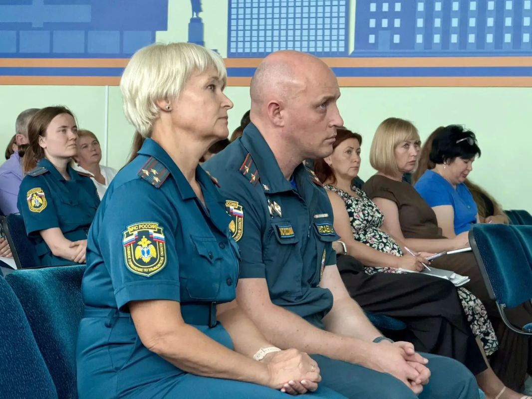 В региональном МЧС прошли занятия по общественно-государственной подготовке В региональном МЧС прошли занятия по общественно-государственной подготовке