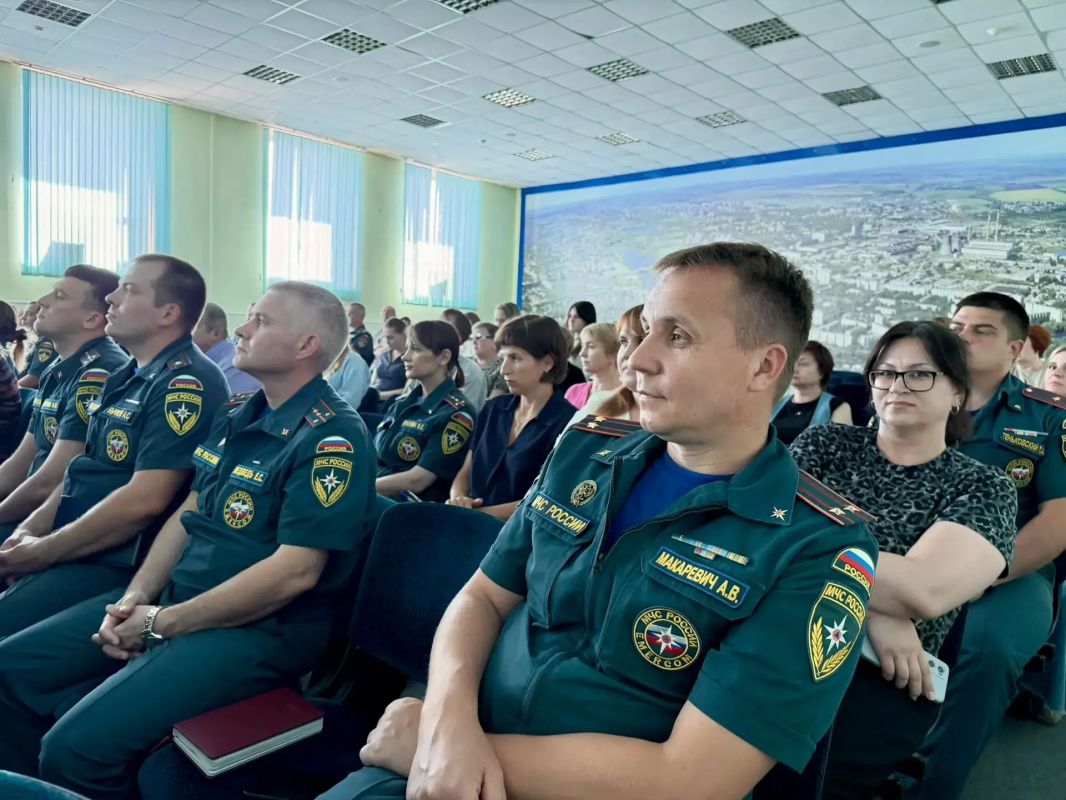 В региональном МЧС прошли занятия по общественно-государственной подготовке В региональном МЧС прошли занятия по общественно-государственной подготовке