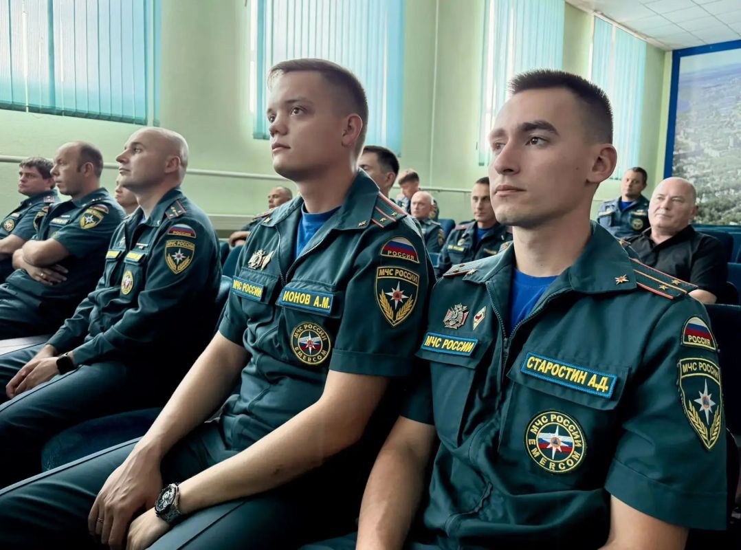 В региональном МЧС прошли занятия по общественно-государственной подготовке В региональном МЧС прошли занятия по общественно-государственной подготовке