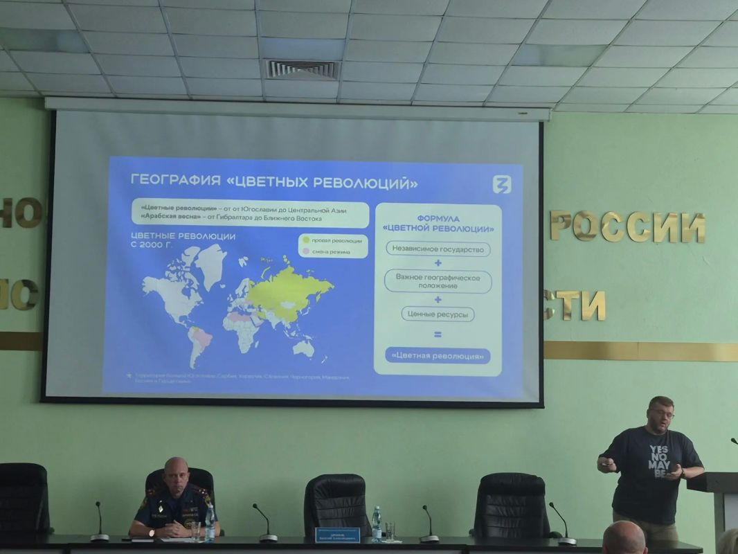 В региональном МЧС прошли занятия по общественно-государственной подготовке В региональном МЧС прошли занятия по общественно-государственной подготовке