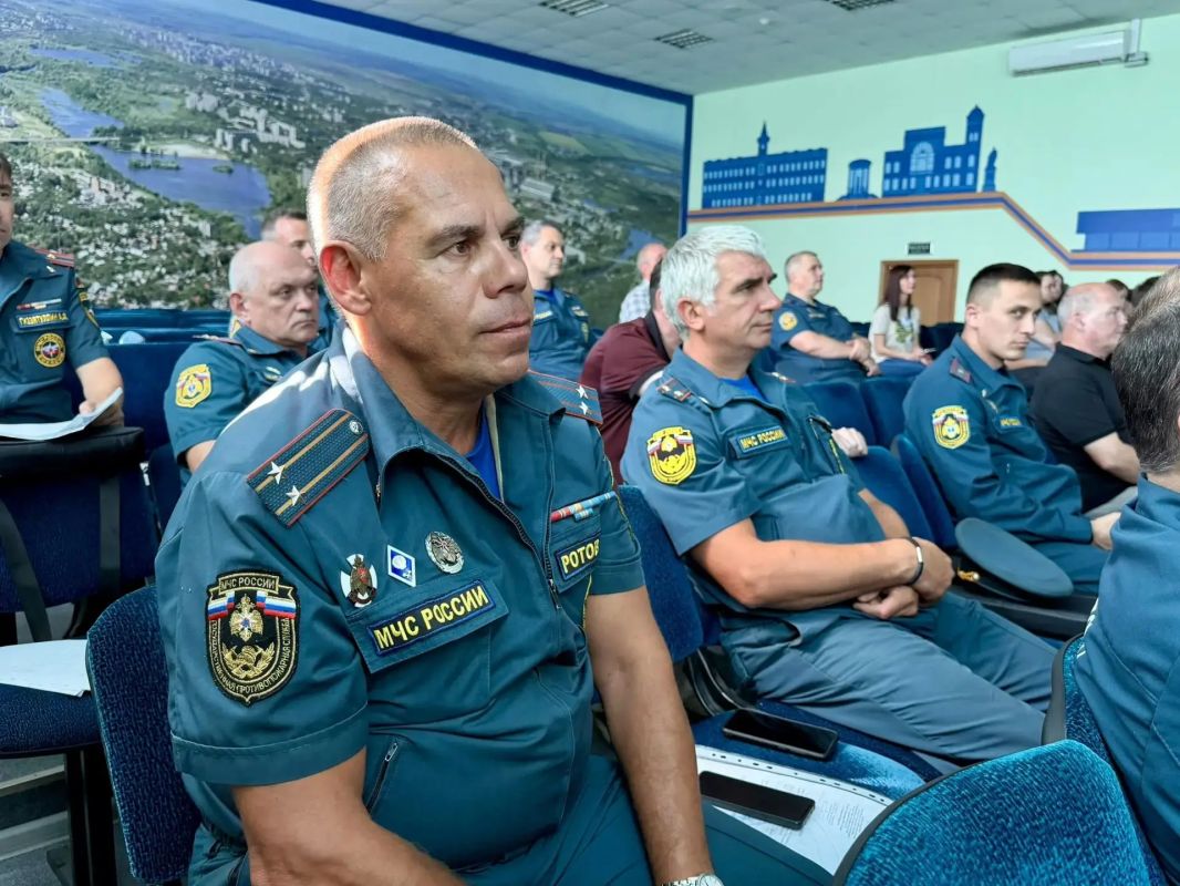 В региональном МЧС прошли занятия по общественно-государственной подготовке В региональном МЧС прошли занятия по общественно-государственной подготовке