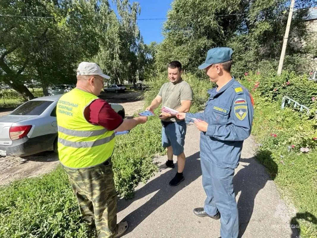 Сотрудники регионального МЧС проводят профилактические беседы Сотрудники регионального МЧС проводят профилактические беседы
