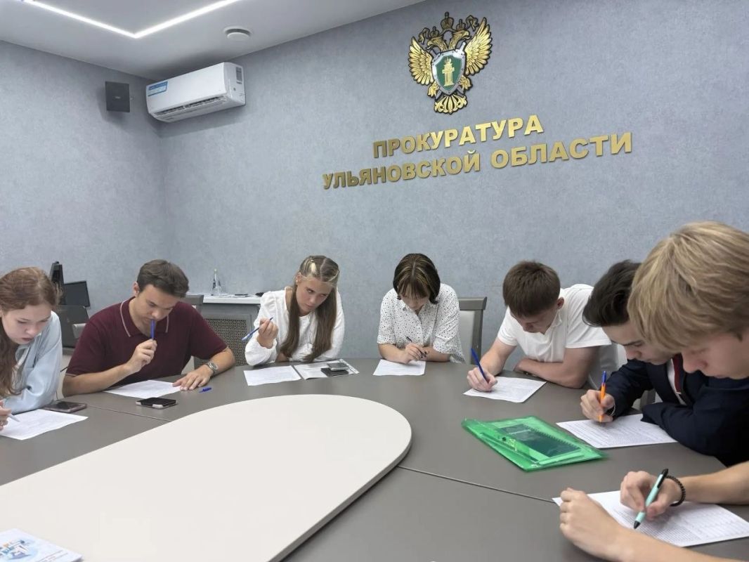 В прокуратуре Ульяновской области состоялся Слет будущих прокуроров, в котором приняли участие студенты профильных юридических вузов, обучающиеся по целевым направлениям от региональной прокуратуры В прокуратуре Ульяновской области состоялся Слет будущих прокуроров, в котором приняли участие студенты профильных юридических вузов, обучающиеся по целевым направлениям от региональной прокуратуры