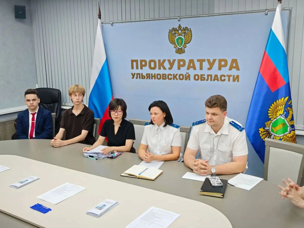 В прокуратуре Ульяновской области состоялся Слет будущих прокуроров, в котором приняли участие студенты профильных юридических вузов, обучающиеся по целевым направлениям от региональной прокуратуры В прокуратуре Ульяновской области состоялся Слет будущих прокуроров, в котором приняли участие студенты профильных юридических вузов, обучающиеся по целевым направлениям от региональной прокуратуры