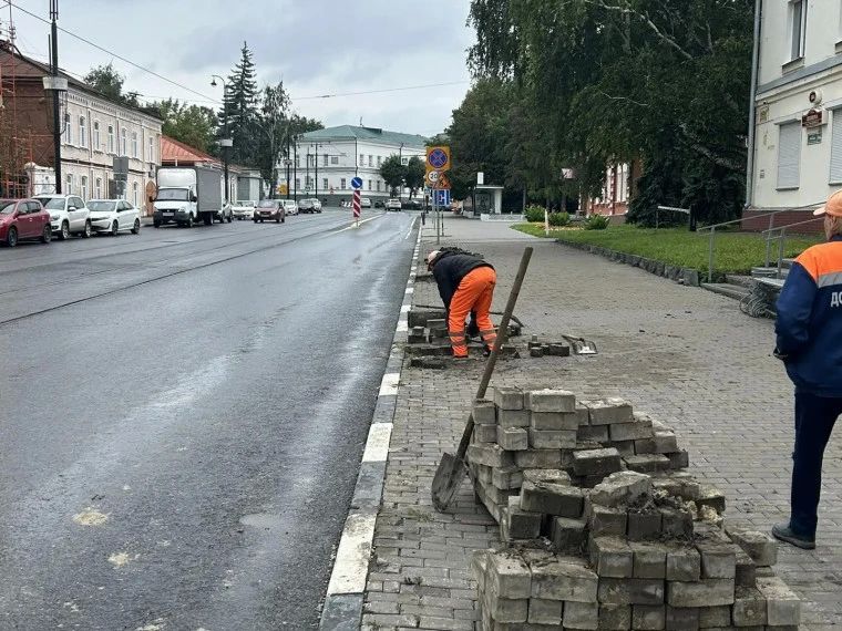 Днём 17 августа на улицах Ульяновска работало 80 единиц спецтехники Днём 17 августа на улицах Ульяновска работало 80 единиц спецтехники