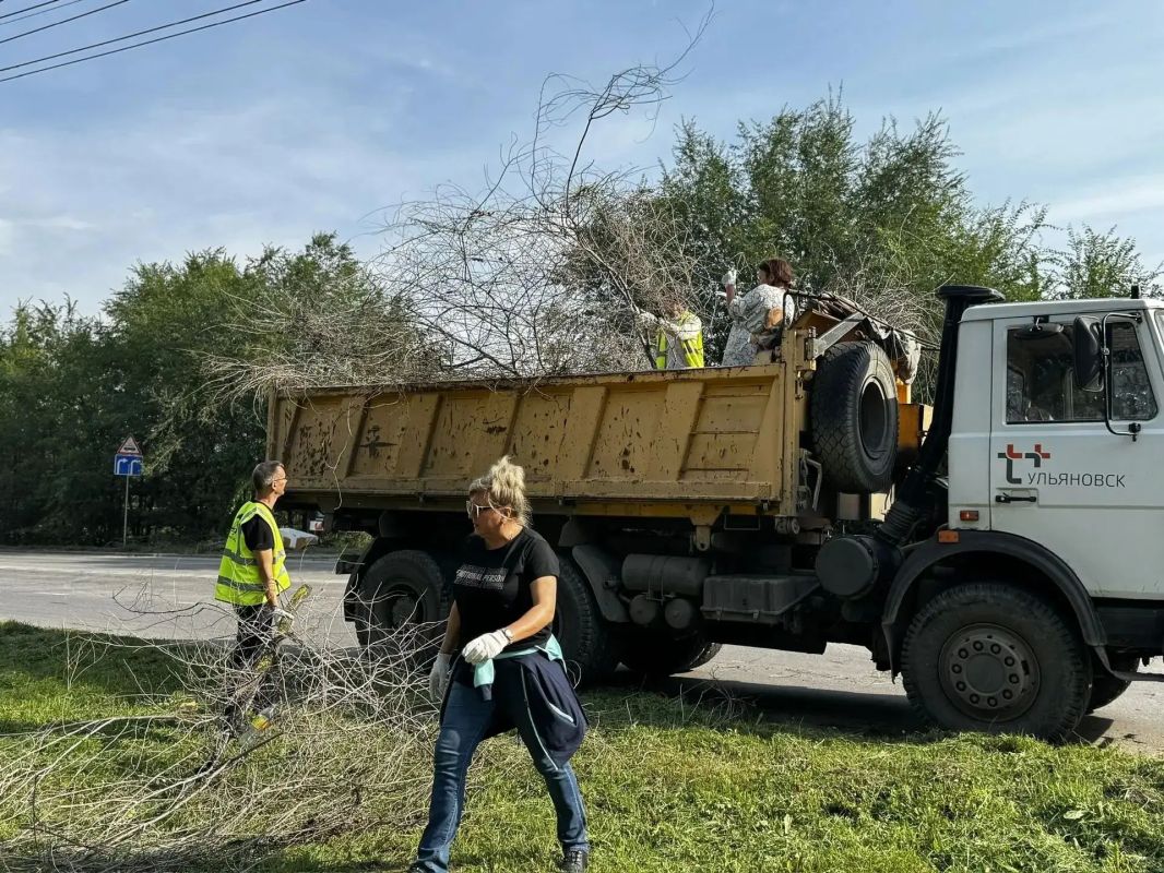 Уважаемые засвияжцы!. На этой неделе глава города Александр Болдакин дал старт масштабным мероприятиям по уборке и благоустройству городских территорий Уважаемые засвияжцы!. На этой неделе глава города Александр Болдакин дал старт масштабным мероприятиям по уборке и благоустройству городских территорий