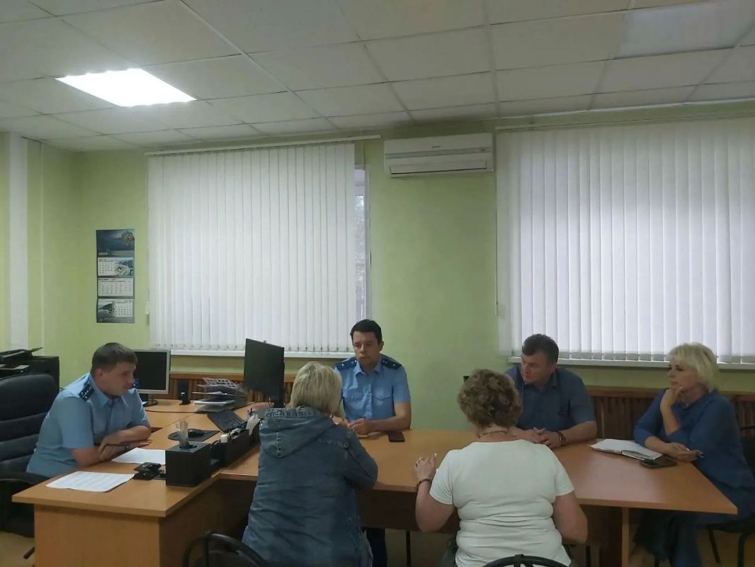 Под председательством и.о. прокурора Барышского района Веткасова А.С. состоялось совещание по вопросу капитального ремонта зданий школ в р.п. Старотимошкино и р.п. Измайлово Под председательством и.о. прокурора Барышского района Веткасова А.С. состоялось совещание по вопросу капитального ремонта зданий школ в р.п. Старотимошкино и р.п. Измайлово