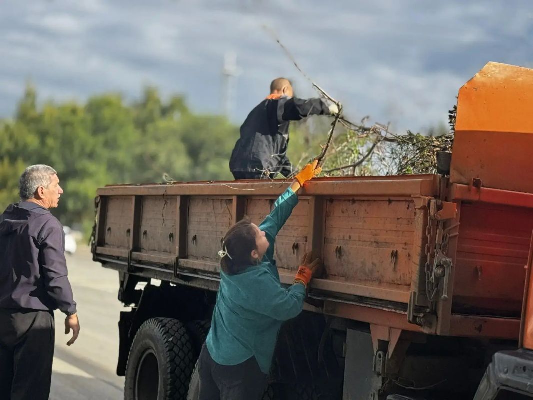 «Чистый город — дело наших рук! Выходи на санитарную пятницу!» «Чистый город — дело наших рук! Выходи на санитарную пятницу!»