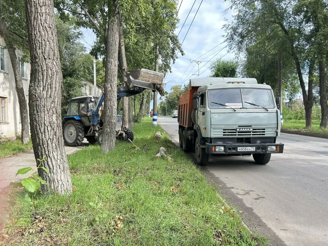 В Заволжском районе сегодня проходит санитарная пятница — общегородская инициатива главы Ульяновска Александра Болдакина В Заволжском районе сегодня проходит санитарная пятница — общегородская инициатива главы Ульяновска Александра Болдакина