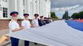 Сотрудники СУ СК России по Ульяновской области и кадеты профильных классов приняли участие в патриотической акции ко Дню Государственного флага РФ