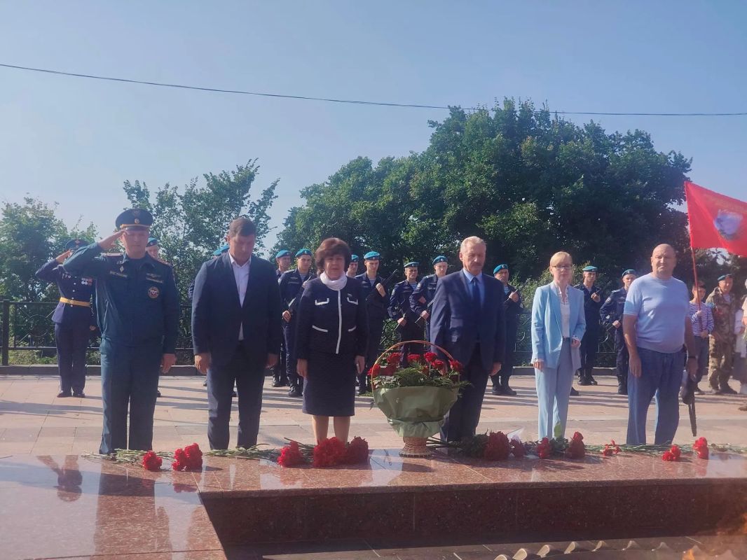 В Ульяновске почтили память Героев Курской битвы В Ульяновске почтили память Героев Курской битвы