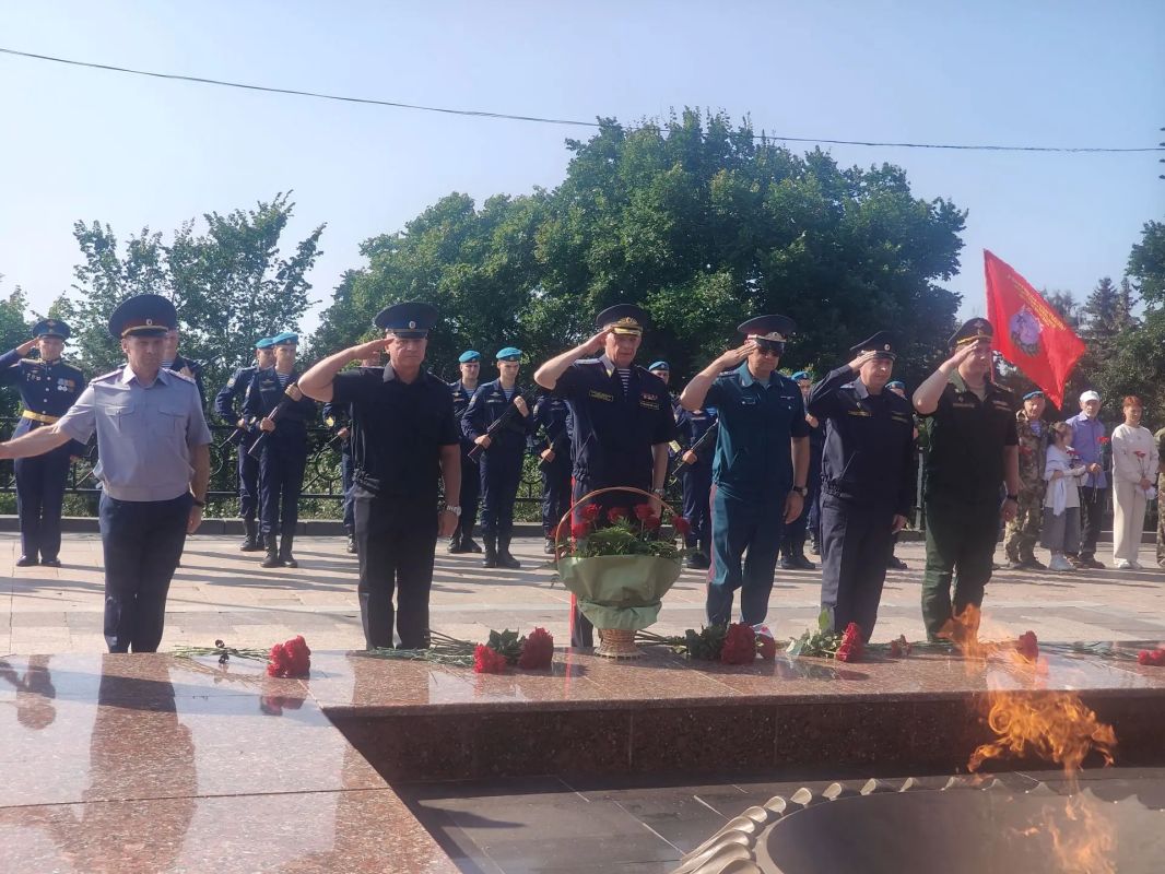 В Ульяновске почтили память Героев Курской битвы В Ульяновске почтили память Героев Курской битвы
