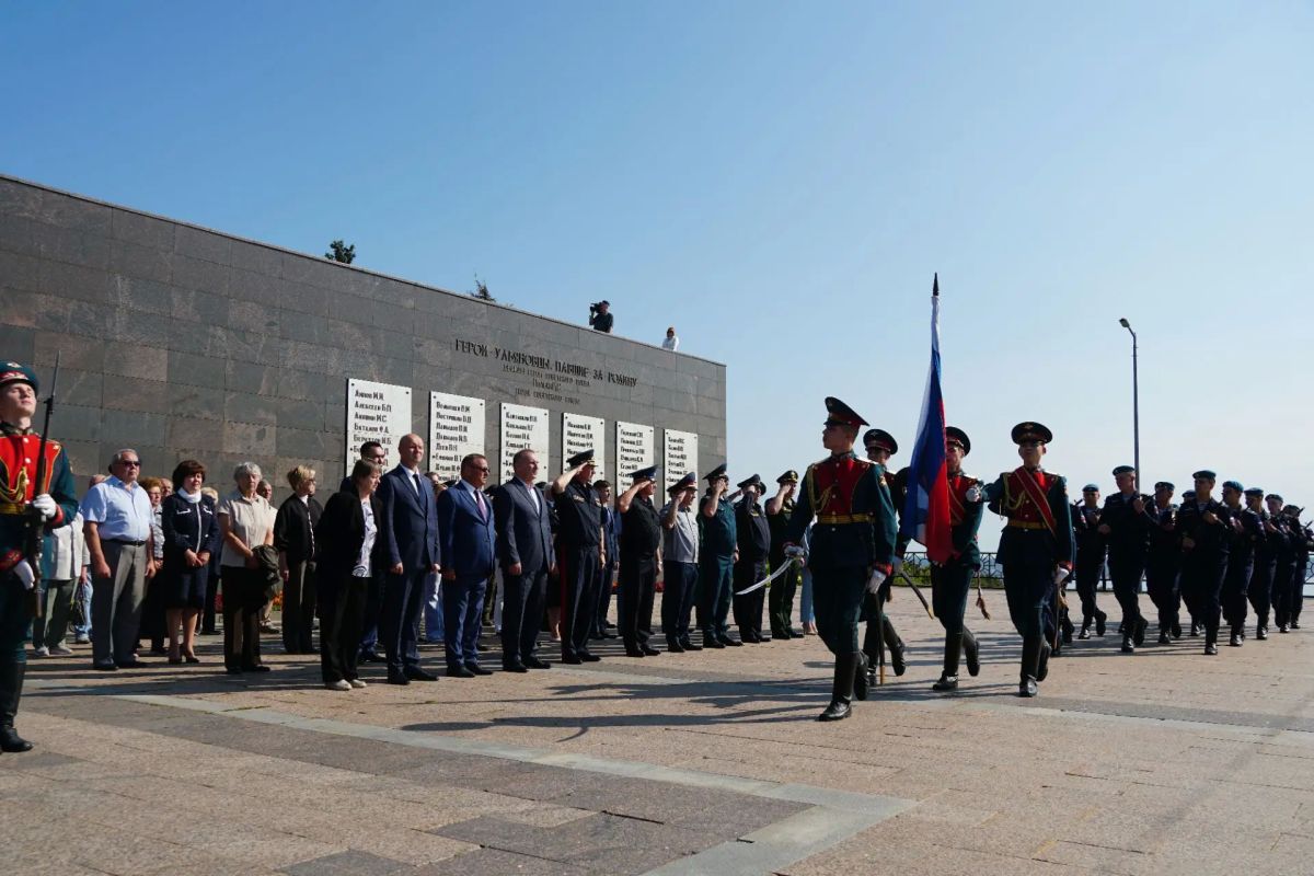 Память о подвиге героев Курской битвы почтили росгвардейцы в Ульяновской области Память о подвиге героев Курской битвы почтили росгвардейцы в Ульяновской области