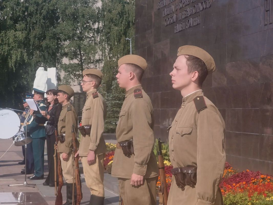 В Ульяновске почтили память Героев Курской битвы В Ульяновске почтили память Героев Курской битвы
