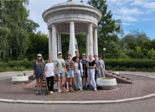 Этим летом в Ульяновске было трудоустроено 1745 подростков Этим летом в Ульяновске было трудоустроено 1745 подростков