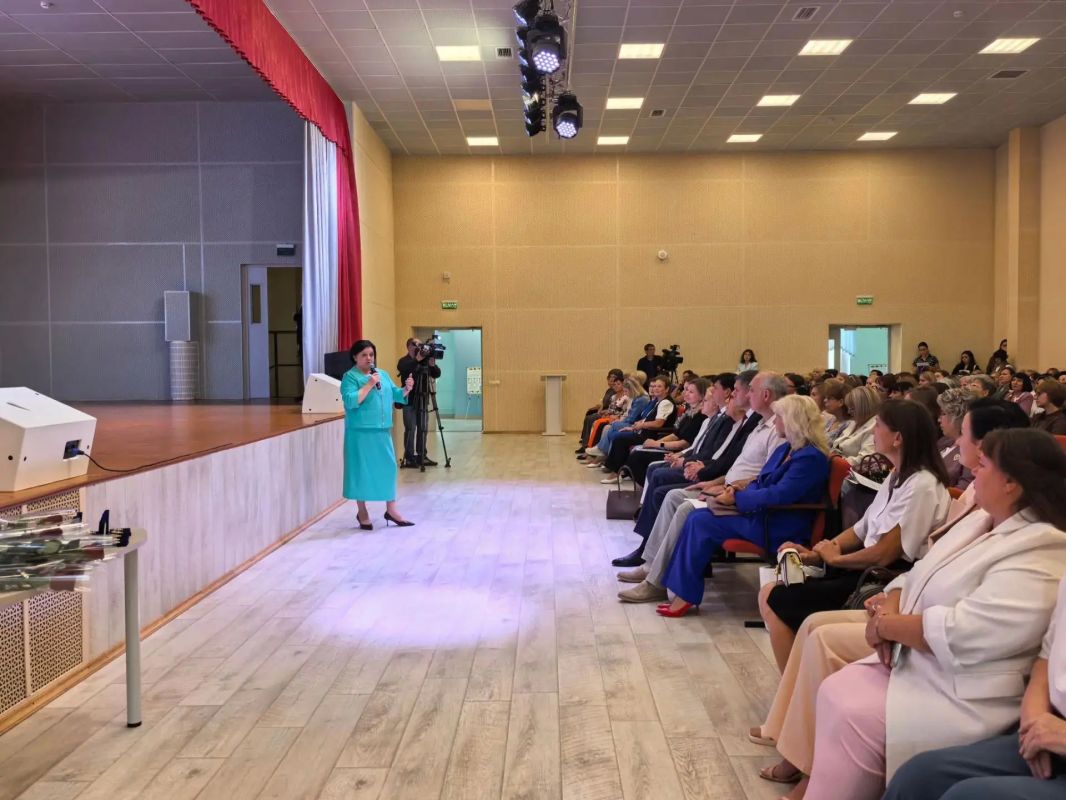 48 педагогов Ульяновской области в этом году получили нагрудные знаки «педагог-наставник», «педагог-методист», «педагог-исследователь» 48 педагогов Ульяновской области в этом году получили нагрудные знаки «педагог-наставник», «педагог-методист», «педагог-исследователь»