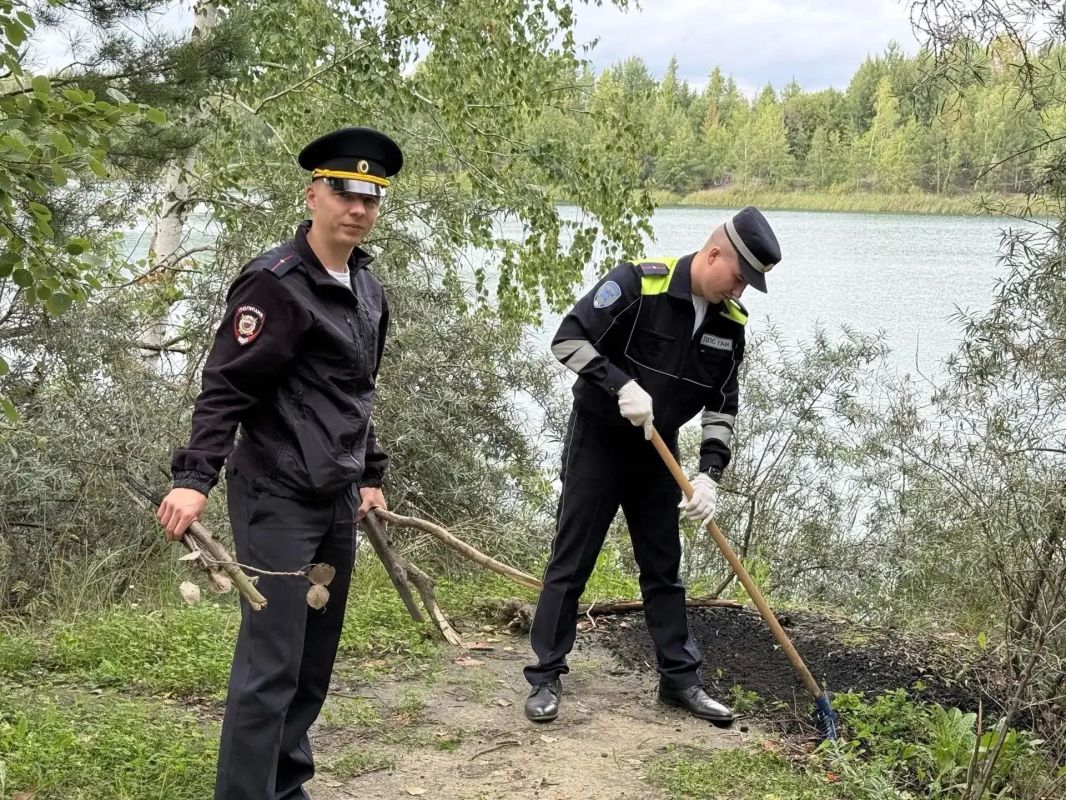 Ульяновские полицейские приняли участие в акции «Экологический десант» Ульяновские полицейские приняли участие в акции «Экологический десант»