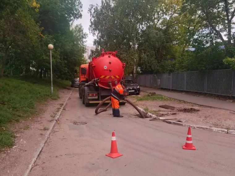 В Ульяновске улучшают переезды через трамвайные пути В Ульяновске улучшают переезды через трамвайные пути