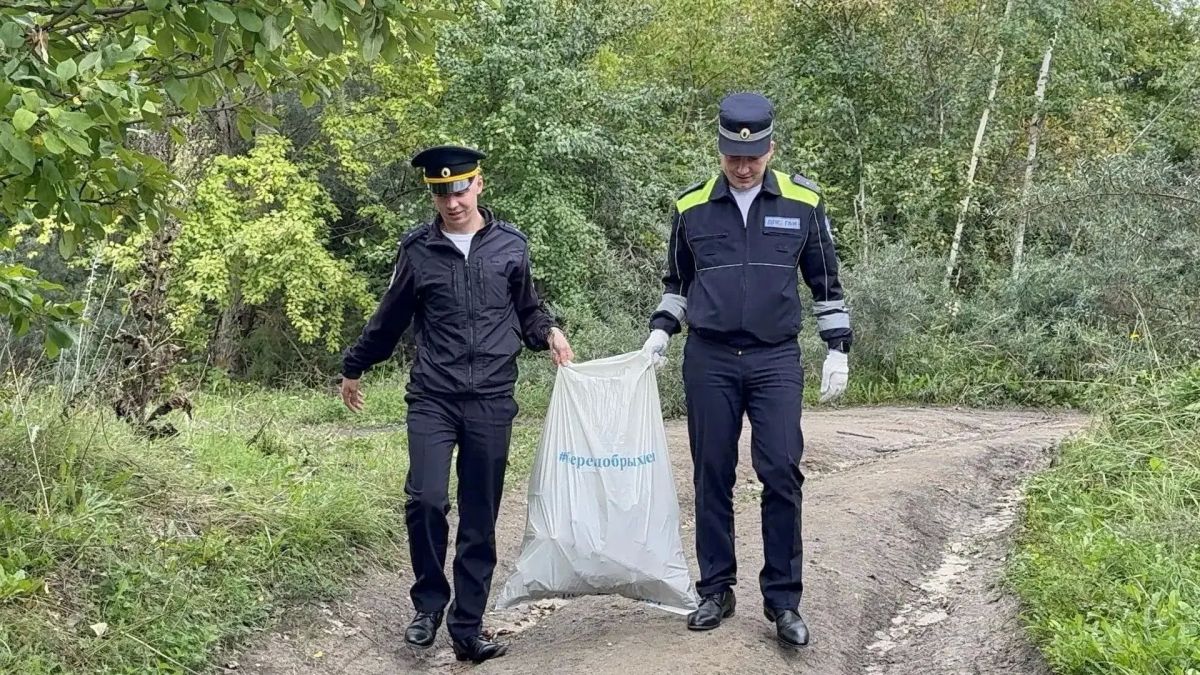 Ульяновские полицейские приняли участие в акции «Экологический десант» Ульяновские полицейские приняли участие в акции «Экологический десант»