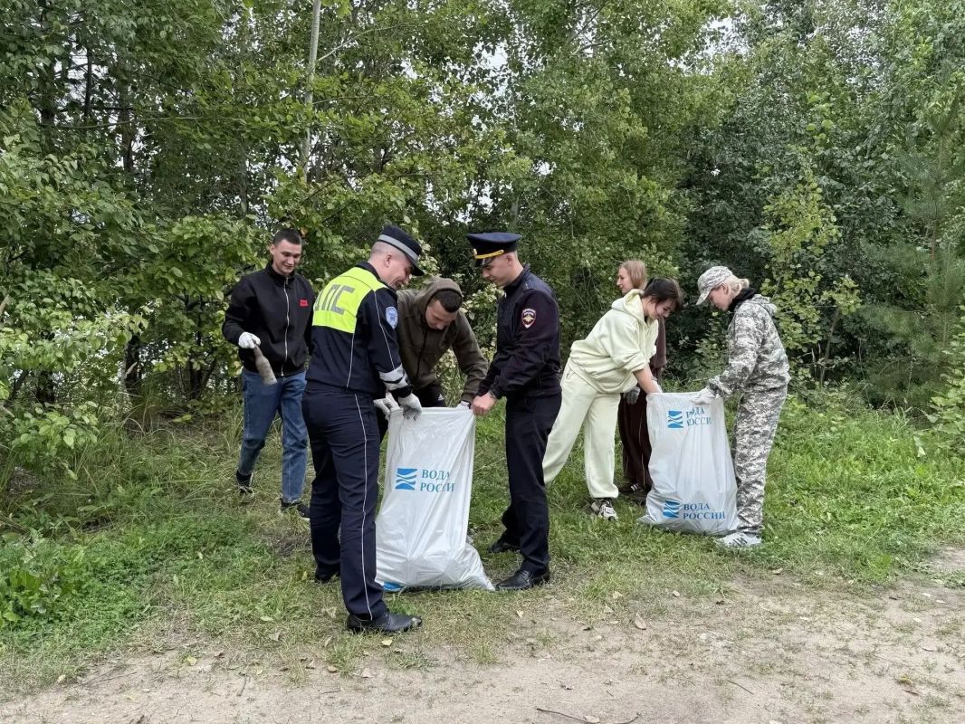 Ульяновские полицейские приняли участие в акции «Экологический десант» Ульяновские полицейские приняли участие в акции «Экологический десант»