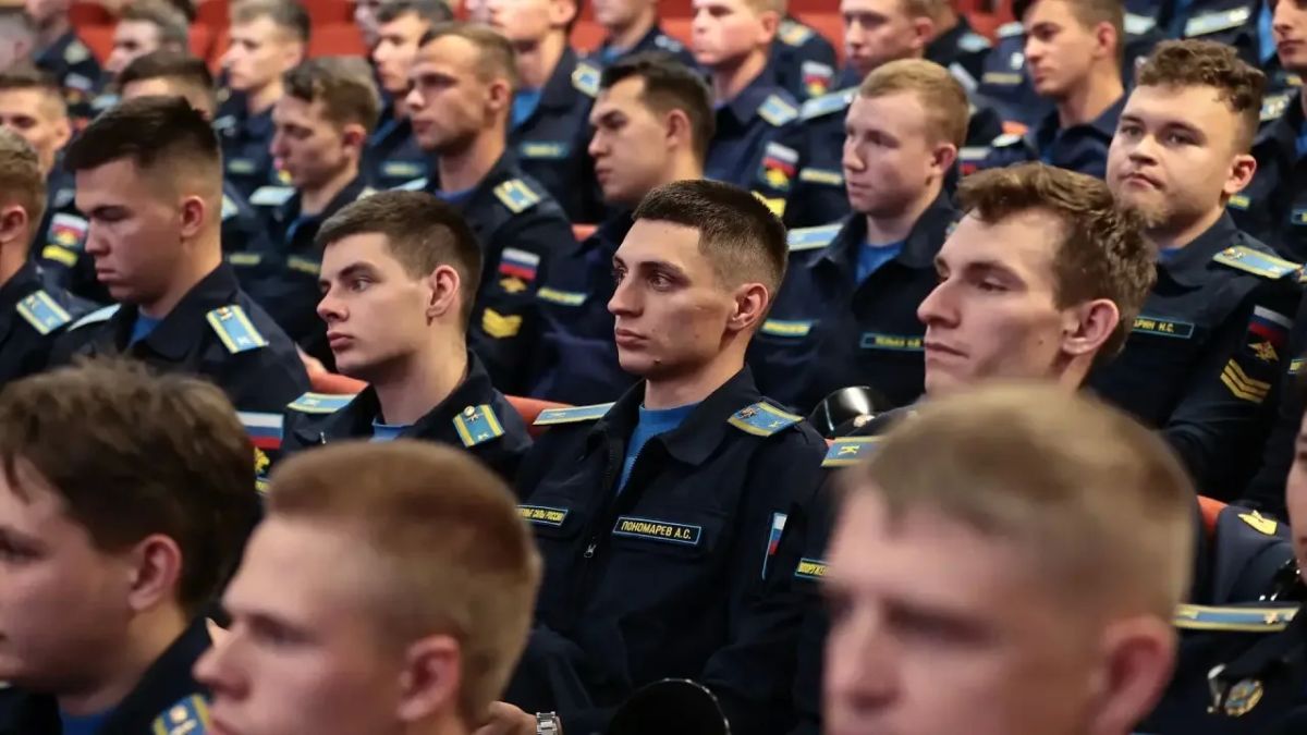 Алексей Русских: 1 сентября свои двери распахнет новое Ульяновское высшее военное училище по подготовке летчиков ВТА Алексей Русских: 1 сентября свои двери распахнет новое Ульяновское высшее военное училище по подготовке летчиков ВТА