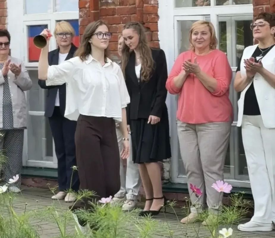 С Днём знаний и с началом учебного года, будущие хранители культуры! С Днём знаний и с началом учебного года, будущие хранители культуры!