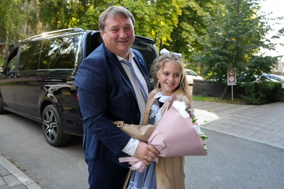 Александр Болдакин: В День знаний по-отцовски проводил на школьную линейку Мирославу Мамиеву, дочь нашего Героя Видади Мамиева, погибшего на спецоперации Александр Болдакин: В День знаний по-отцовски проводил на школьную линейку Мирославу Мамиеву, дочь нашего Героя Видади Мамиева, погибшего на спецоперации
