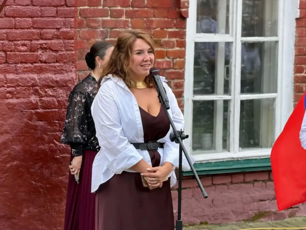 С Днём знаний и с началом учебного года, будущие хранители культуры! С Днём знаний и с началом учебного года, будущие хранители культуры!