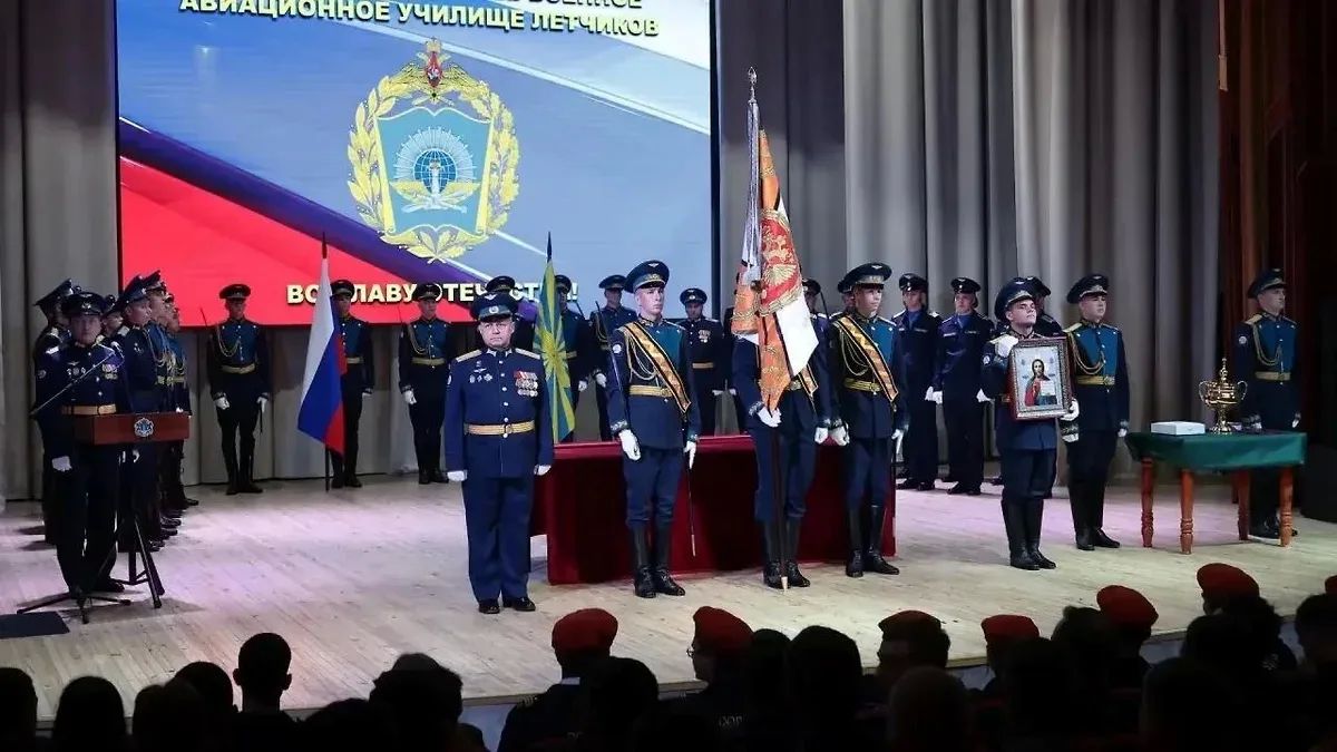 Курс — через Ульяновск. Минобороны РФ впервые с развала СССР открыло новый вуз по подготовке военных летчиков В Ульяновске началось обучение в новом вузе Минобороны РФ — Ульяновском высшем военном авиационном училище летчиков Курс — через Ульяновск. Минобороны РФ впервые с развала СССР открыло новый вуз по подготовке военных летчиков В Ульяновске началось обучение в новом вузе Минобороны РФ — Ульяновском высшем военном авиационном училище летчиков