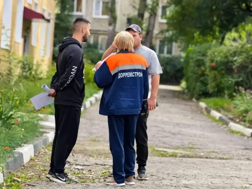Завершился ремонт подъездной дороги к третьему корпусу Губернаторского лицея №101 Завершился ремонт подъездной дороги к третьему корпусу Губернаторского лицея №101