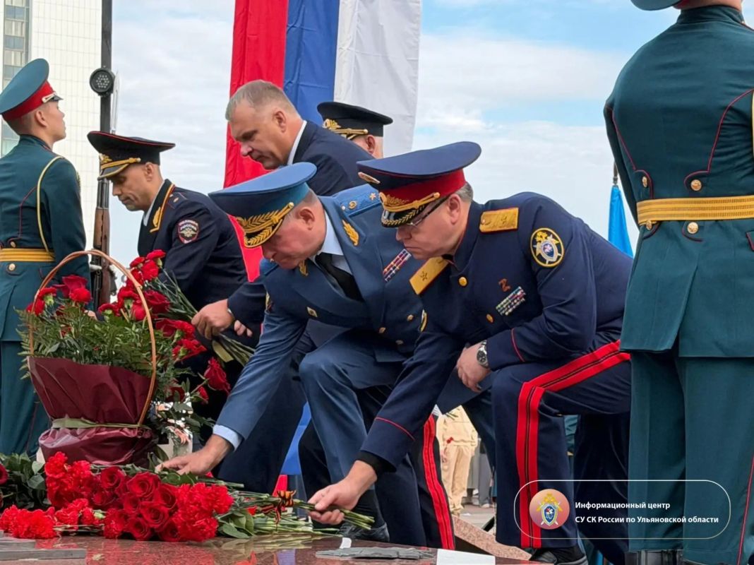 В День солидарности в борьбе с терроризмом руководитель и сотрудники СУ СК России по Ульяновской области принял участие в митинге-реквиеме В День солидарности в борьбе с терроризмом руководитель и сотрудники СУ СК России по Ульяновской области принял участие в митинге-реквиеме
